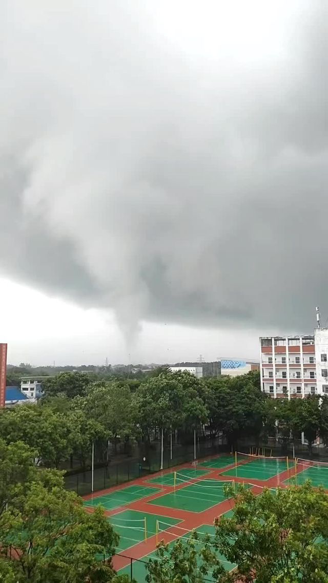 Hainan Reels From Its Heaviest Rain in 68 Years as Typhoon Azalea Takes Shape