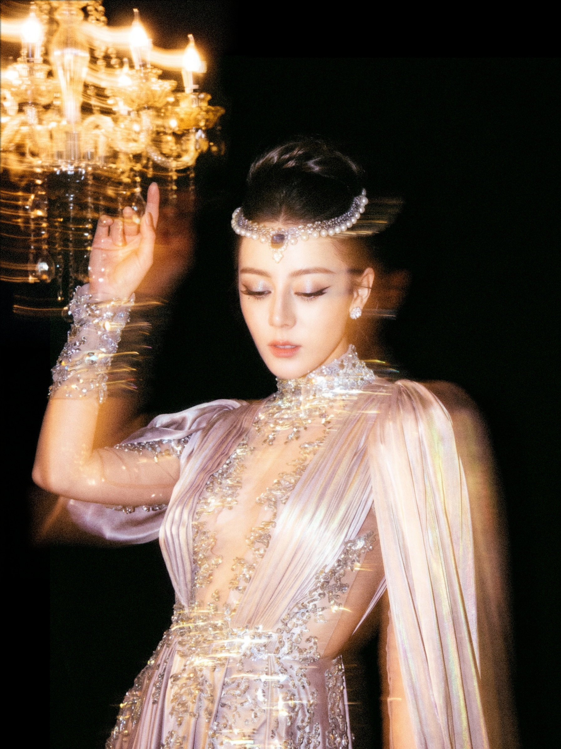 Dilraba's studio preview of her gala look: a beaded lilac gown shot against a chandelier. Photo: @嘉行迪丽热巴工作室