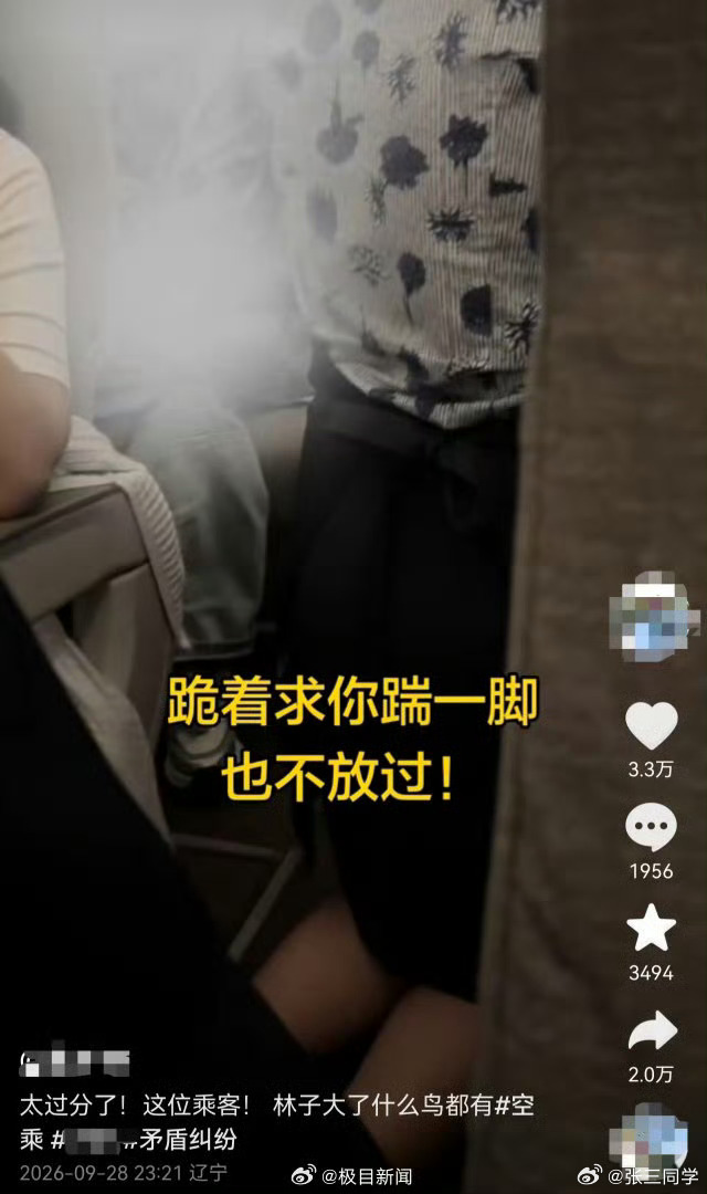 Why a Flight Attendant Knelt to Apologize on a China Eastern Flight