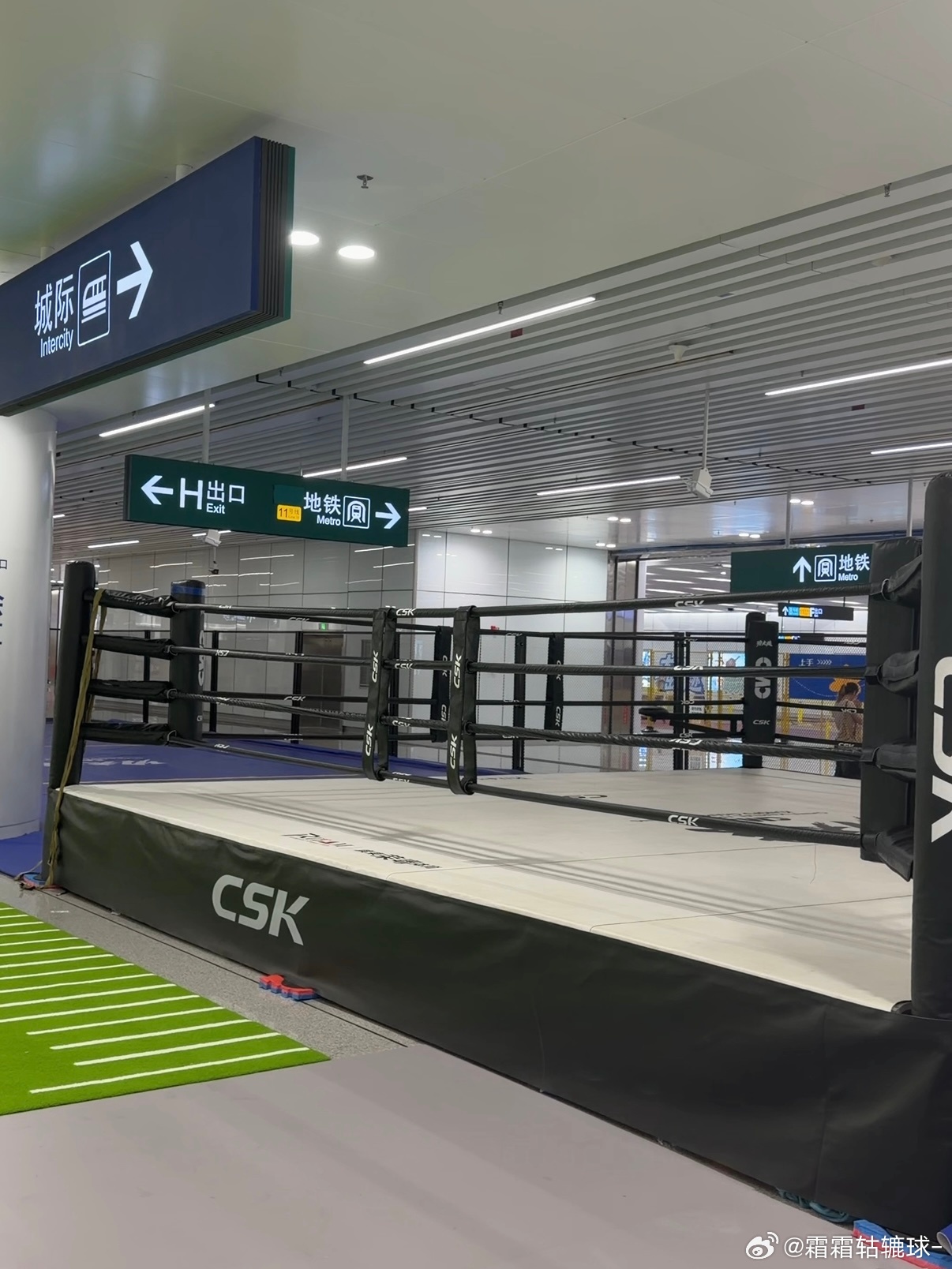 At the Canton Fair, a 98-Year-Old Regular and a Gym in the Subway