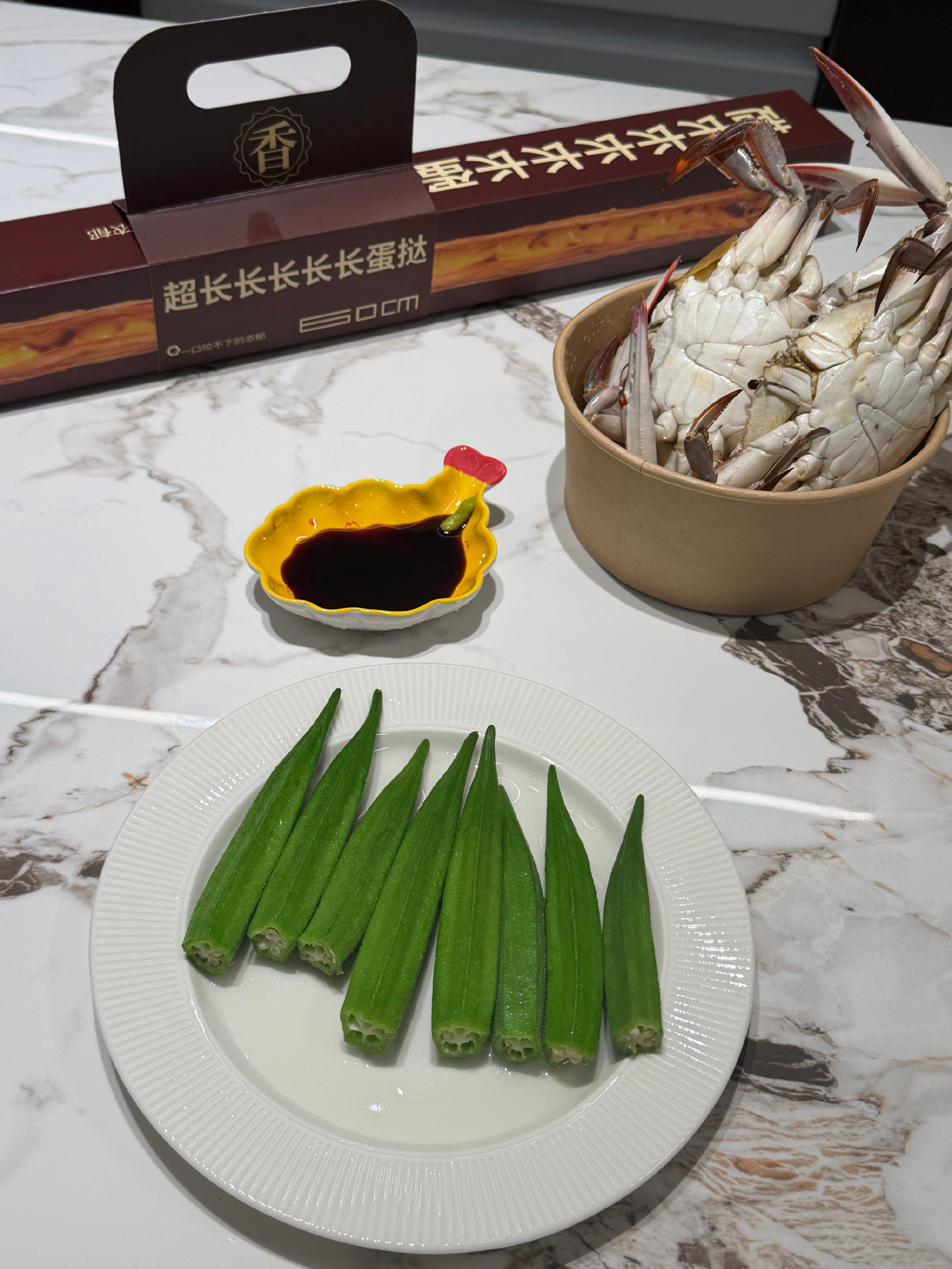 The 50-centimeter tart and its box, in the photo that spread with the joke. Photo: @一个东海海海