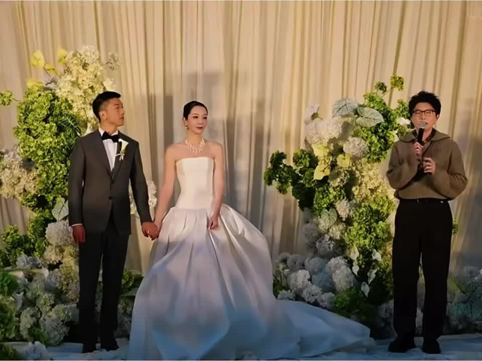 Mao Buyi's Wedding Toast for a Lifelong Friend Becomes a Debate on Where Friendship Ends