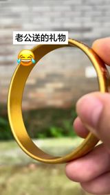 Retail gold in China has climbed back above 1,400 yuan per gram, and consumers who bought jewelry during the recent high-price run are rushing to sell. Some are turning wedding bracelets into a profit; economists warn the run may not last.