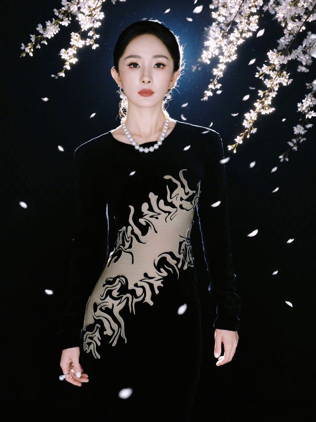How a Borrowed Couture Gown Upended China's Biggest Fashion Night