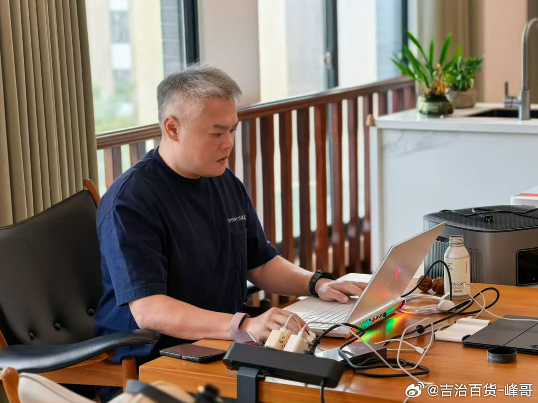 China's Viral Payslip Meme Meets the Official Wage Statistics