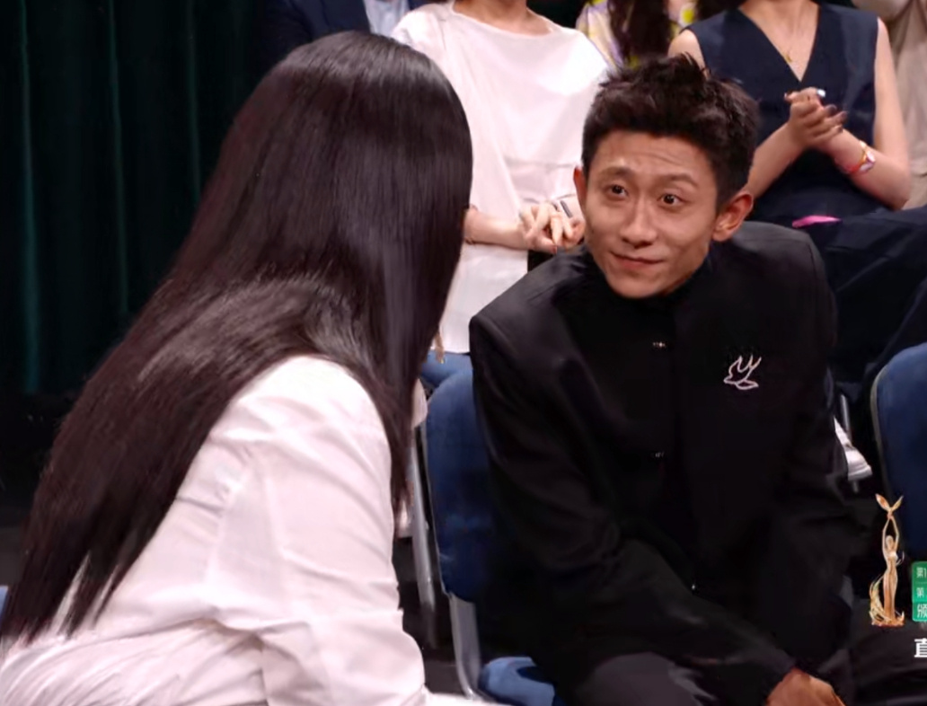 The audience moment that sent Weibo back to 2005: two 'Home with Kids' stars reunited. Photo: @白鹿视频
