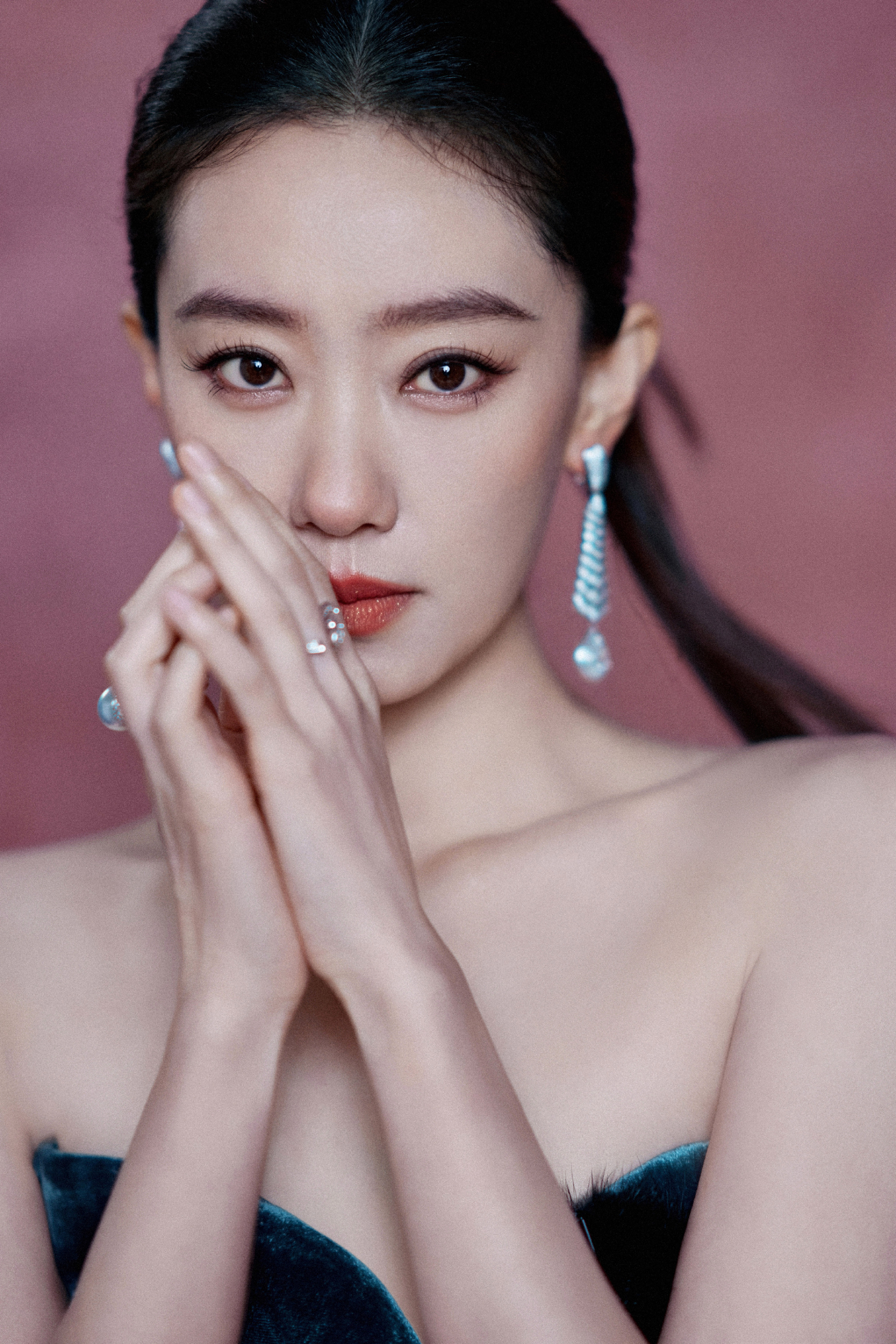 Zhang Xiaofei, who stepped up to fill the broadcast gap, in a portrait she posted from the gala. Photo: @张小斐0110