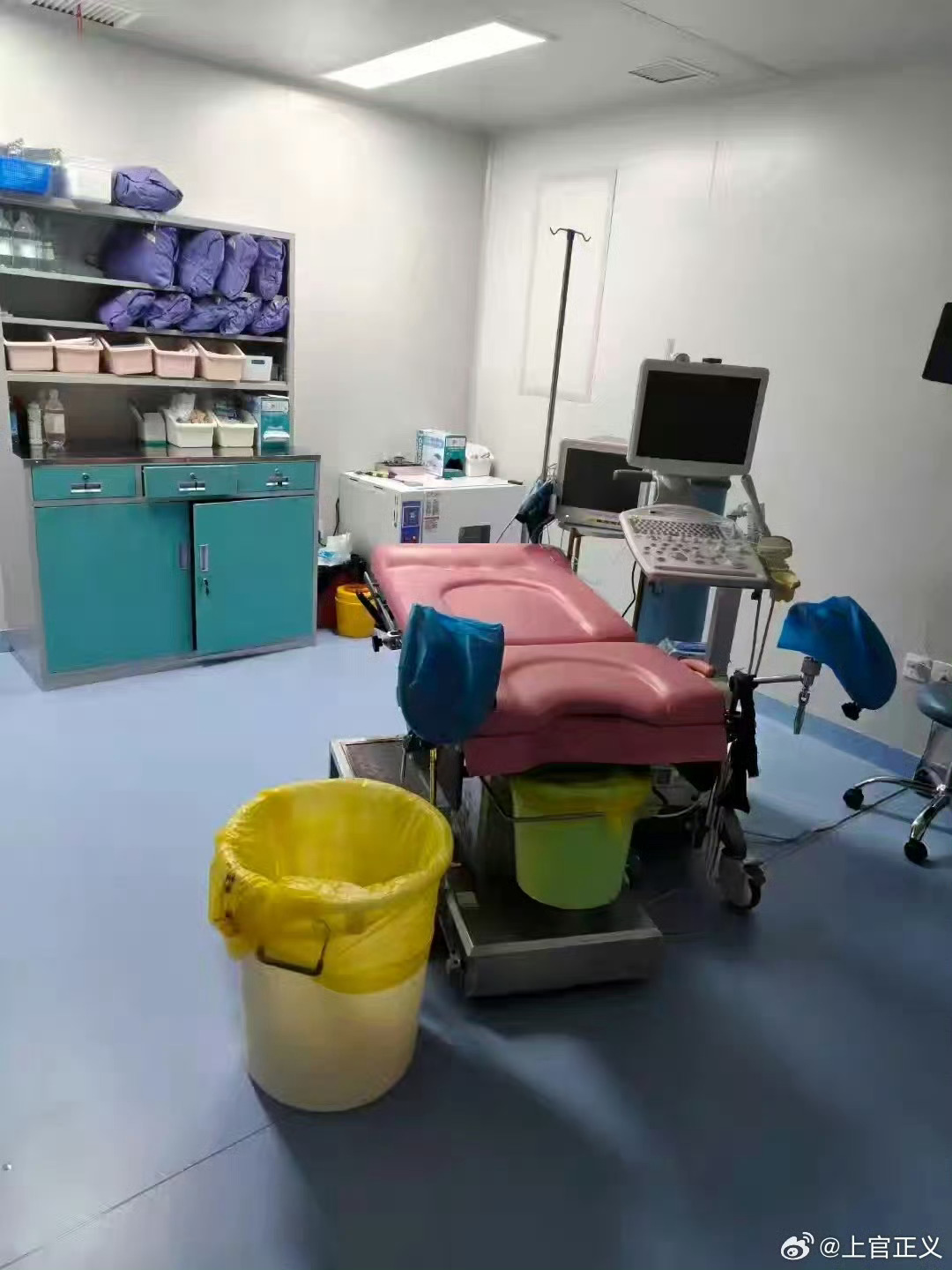 An examination room in the villa, photographed by the whistleblower's team and posted as evidence — the room's purpose is his claim, pending official findings. Photo: @上官正义