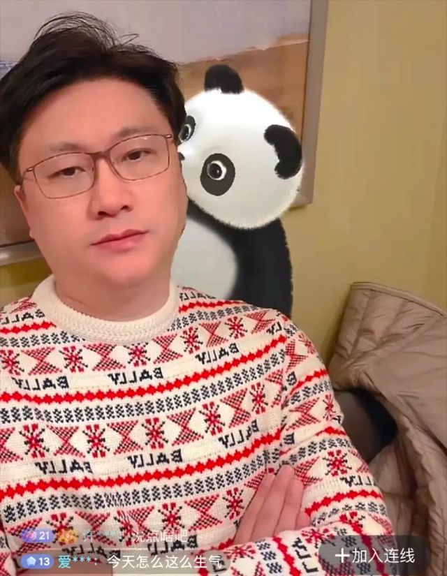 One of Weibo's Best-Known Pundits Is Quitting the Internet, Calling the Job Endless Performance