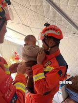 A week after a magnitude-7.0 earthquake struck Baqing County in Tibet, the trending scenes from the resettlement camps are not rescue footage but firefighters crouching to play football, draw, and share candy with children.