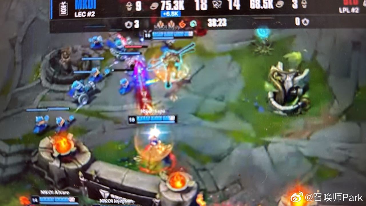 A late team fight in BLG's upset loss to Europe's MKOI, with the kill score 9-14 against the LPL side. Photo: 召唤师Park