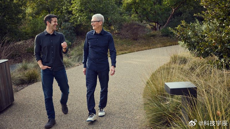 Tim Cook Hands Apple's Top Job to Hardware Chief John Ternus After 15 Years