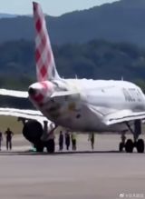The recent announcement that travelers can now board flights just 15 minutes prior to departure on certain routes between Guangzhou and Beijing's Daxing airport has sparked a mix of excitement and concern among passengers and industry experts. This new policy, which takes effect on July 8, eliminates the traditional check-in cutoff time, allowing passengers to arrive at the gate just 15 minutes before the scheduled departure time. While this change aims to enhance the convenience of air travel, it also poses challenges and raises questions about the overall flying experience.
