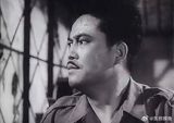 The film world is mourning the loss of renowned actor Yu Yang, who passed away on March 1st at the age of 95 in Beijing. Born on October 4th, 1930, Yu Yang, whose original name was Yu Yanjiang, began his acting career in 1947 when he joined the Northeast Film Studio and starred in his debut film "Leave Him to Fight the Old Chiang". In 1955, he enrolled in the Beijing Film Academy's acting training program, where he studied the Stanislavski system and honed his craft. His breakout role came in 1958 when he co-starred with Wang Xiaotang in the espionage film "Heroes and Tigers", playing the role of reconnaissance director Zeng Tai. Throughout his illustrious career, Yu Yang appeared in numerous films, including "The Passenger with Handcuffs" and "The Sea is Calling", and was recognized as one of the 22 most prominent film stars in China, known for his vibrant and stirring performances that captivated audiences across generations.