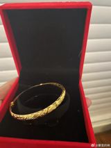 The rapid increase in gold ornament prices to 835 yuan per gram is not an isolated phenomenon. As international gold prices continue to rise, domestic gold ornament prices have also followed suit. Analysts believe that the Trump administration's imposition of tariffs on major trading partners may lead to trade tensions, combined with the uncertainty brought about by global geopolitical conflicts, which has prompted central banks around the world to increase their gold reserves. These factors have led investors to remain optimistic about gold's safe-haven attributes and potential for further growth.