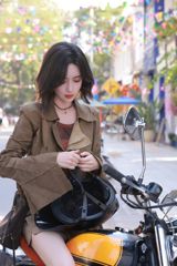 In the realm of Chinese literature and television, a name has been making waves: 温以凡 (Wen Yifan), the stunning and captivating female lead from the novel and upcoming TV series "难哄" (Nan Huo). With her description as a 大美女 (da mei nu), or great beauty, Wen Yifan has become a topic of interest for many fans and readers alike. But what makes her so special, and how does her character stand out in the world of Chinese entertainment?