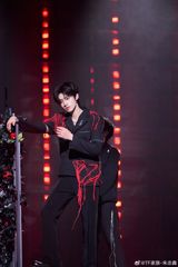 The curtains have closed on the second public performance of TF, a Chinese idol group, and the members are taking to social media to reflect on their experience. The group, comprised of various members, including 伍侠, 杨 jer, 禹事不慌张, and 多多佳鑫, among others, have been sharing their thoughts on the event, dubbed "二公" or "Second Stage."