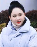 Chen Qiao En, a beloved public figure, recently addressed rumors about her weight gain, sparking a heated and supportive discussion among her fans and the broader public. In a March 5th social media post, Chen Qiao En humorously acknowledged the comments about her appearance in a photo, which ranged from complimenting her beauty to direct mentions of her weight gain. Her response has been met with a mix of defense, humor, and admiration, with fans praising her for being beautiful regardless of her weight and joking about her "happiness fat." The reaction to Chen Qiao En's post reflects the ongoing conversation about body image and the intense scrutiny public figures face regarding their appearance.