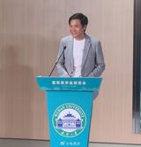 Lei Jun, the founder and chairman of Xiaomi, recently returned to his alma mater, Wuhan University, to present the "Lei Jun Excellence Scholarship" awards, donating 100 million yuan to support outstanding students. This generosity has made him a beloved figure at the university, and his visit was met with great enthusiasm. The scholarship program, which awards 10 students with 100,000 yuan each, is just one of several awards presented by Lei Jun, demonstrating his commitment to supporting education and fostering talent.