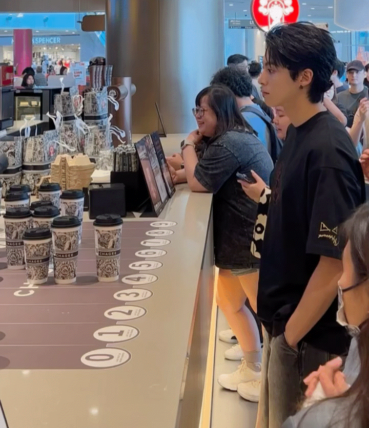 Dylan Wang Spotted Shopping in Singapore, Sends Fans into Frenzy