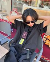 In a recent incident, Hong Kong actress Yip Tung was involved in a dramatic scene with an enthusiastic fan who attempted to pull her out of a car. However, Yip Tung has come forward to clarify the situation, stating that she was not frightened and instead was touched by the fan's words, which led her to willingly get out of the car and hug the fan.