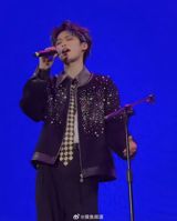 In recent weeks, the term "难听" (nán tīng), meaning "unpleasant to hear" or "bad sounding," has become a trending topic on Chinese social media platforms like Weibo. At first glance, the term appears to be largely associated with musical performances, particularly those of specific artists or songs that are being labeled as "难听." However, upon closer inspection, it becomes clear that the concept of "难听" carries broader implications across various sectors, including industry, society, and politics in Chinese-speaking contexts.