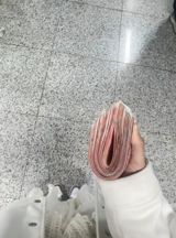 The latest round of the "food delivery subsidy war" has heated up, and the lives of delivery riders have become increasingly busy. Both Meituan and Taobao Flash Purchase have launched generous subsidies, including discounts and red packets, to attract consumers, leading to a surge in orders. Some riders are now earning over 700 yuan per day, significantly higher than their usual daily earnings of around 100-200 yuan. This has tempted many riders to work longer hours, with some even expressing willingness to work through the night to capitalize on the lucrative opportunities.
