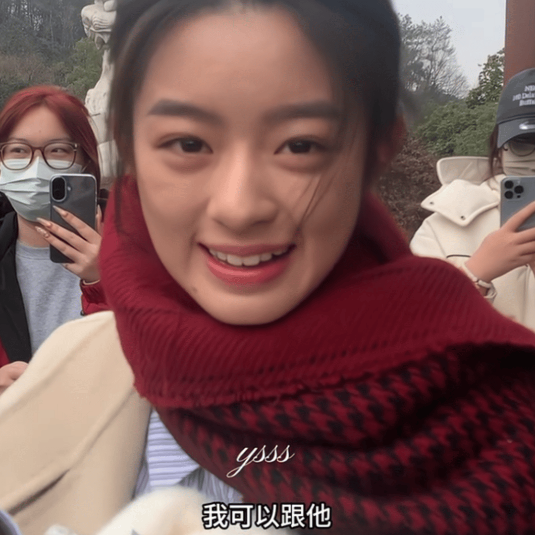 In a shocking turn of events, the Chinese entertainment industry is mourning the loss of young actor 金赛纶, who passed away at a tragically young age. As fans and fellow celebrities take to social media to express their condolences, the industry is also abuzz with discussions about the career prospects of other actors, including 龚俊. In a recent statement, 王大发 sparked controversy by suggesting that 龚俊's career may be on the decline. But what does this mean for the future of Chinese entertainment, and how will fans respond to this latest development?