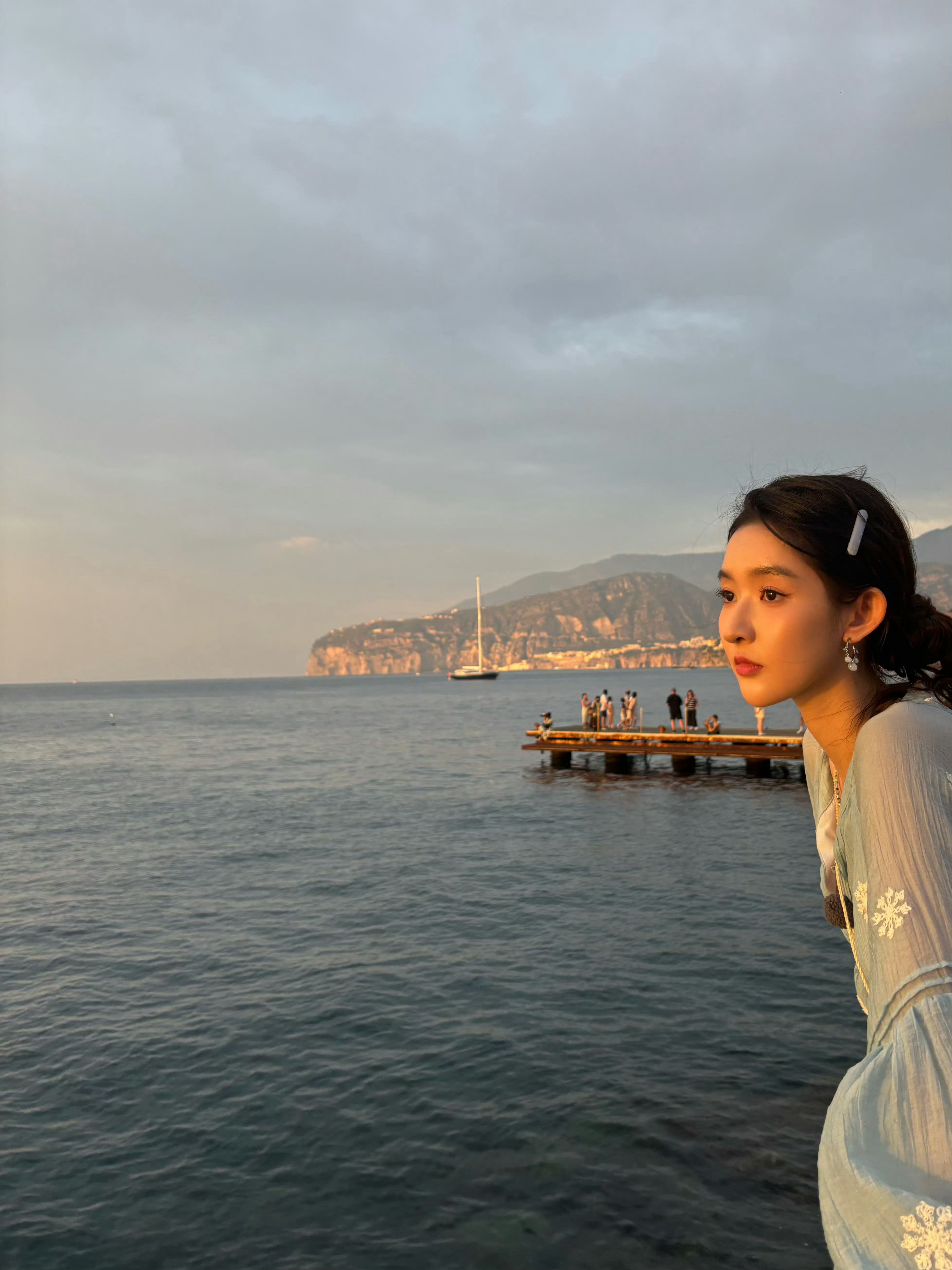 Wang Yuwen – known in English as Wang Yu‑Wen – has been a quiet fixture in Chinese drama and variety shows for several years, but a flurry of social‑media buzz over the past week has thrust her into the spotlight far beyond the usual fan circles. The actress confirmed her marriage to businessman Wang Ziqi, a revelation that rippled through gossip forums, trended on Weibo and sparked a wave of celebratory comments from followers who have long admired her upbeat persona and work the performer – a connection that fans have been quick to speculate about, although neither party has offered further details. The sighting, shared on Wang’s official Weibo account, gave a rare glimpse into the actress’s life outside the studio and underscored how much her online presence matters in shaping public perception.