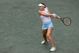 Zheng Qinwen's journey at the WTA 500 Charleston tournament came to an end on April 5th as she suffered a 0-2 defeat at the hands of Russian opponent Ekaterina Alexandrova. Despite struggling with an elbow injury, Zheng persevered and completed the match, showcasing her unwavering dedication to the sport.