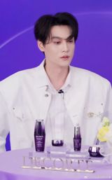 Tian Xuning, a rising star in China’s burgeoning livestream‑ecommerce scene, has become a household name almost overnight after a single broadcast caused one of the country’s largest online retailers to grind to a halt. On June 18, 2024, the influencer hosted a ten‑minute flash‑sale for luxury skin‑care brand Decorté on JD.com. The surge in traffic was so intense that the platform’s servers collapsed, sparking a wave of online jokes under the hashtag “#京东崩了” (“JD crashed”). The incident quickly went beyond a technical glitch; it turned into a cultural moment, catapulting Tian’s livestream into global Twitter trends, where it ranked first in Vietnam, sixth in India, fourteenth in the Philippines and forty‑fifth in Thailand.