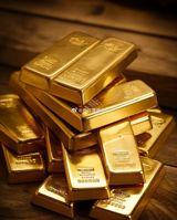 As the international gold price continues to soar in 2025, the traditional gold consumption season has kicked into high gear, sparking a "gold hoarding frenzy" in the market. With the upcoming Snake Year, gold shops are cashing in on the trend by launching "snake-themed" gold products, such as "coiled snake" and "fortune-turning beads," which have become instant hits among young consumers. Despite the gold price surpassing 800 yuan per gram, young buyers are undeterred, eager to snap up these auspicious gold items in the hopes of securing good luck and prosperity.