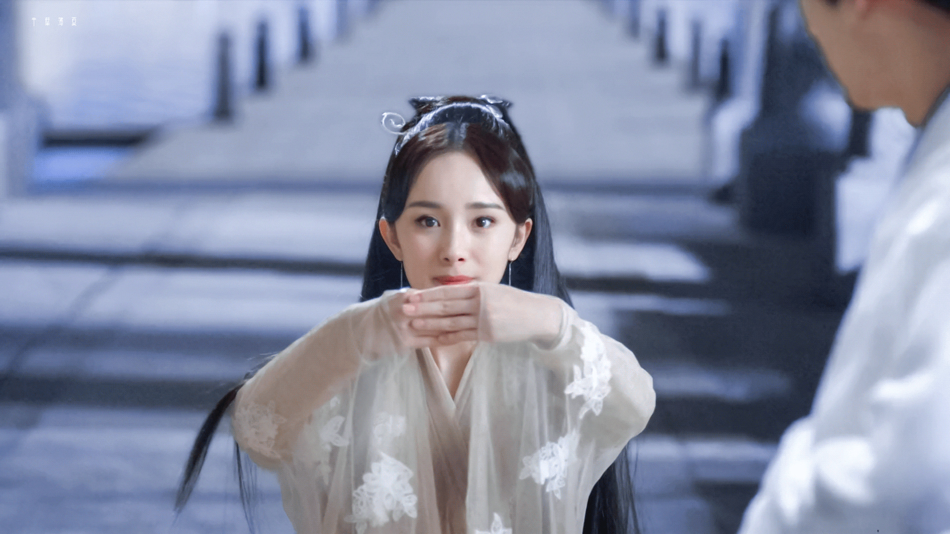 The news of Zhao Tianyu's official announcement of his romantic relationship has sent shockwaves through the entertainment industry and sparked intense discussion on social media. Fans and netizens alike have taken to platforms like Weibo to share their reactions, with many offering congratulations and well-wishes to the couple. However, some have also expressed surprise and curiosity about the details of the relationship, speculating about how it may impact Zhao's career and public image.