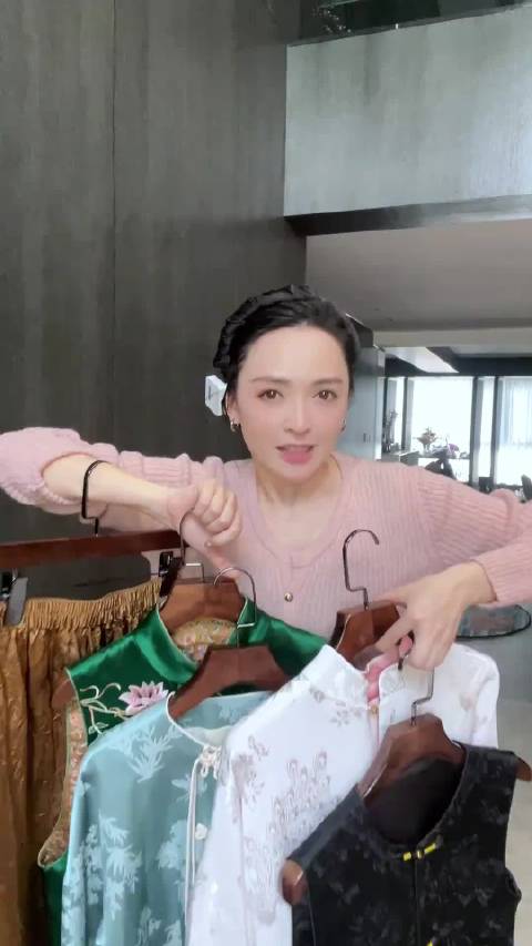 The appreciation for traditional Chinese fashion is experiencing a resurgence, and many are eager to incorporate the timeless elegance of oriental silhouettes into their wardrobe. However, navigating the fine line between authentic and "auntie-like" can be a daunting task. To avoid falling into the trap of dated, matronly style, follow these four simple yet effective tips.