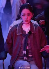 The wait is finally over for fans of the highly-anticipated drama series "七根心简" (Seven Roots of the Heart), adapted from the novel "七根凶简" (Seven Roots of Murder) by Taili Xiang. After years of anticipation, the show is set to air, and fans are jokingly referring to it as "把所有人都熬红了你终于肯播了," which roughly translates to "you've finally decided to air it after making all the leads famous." The series, directed by Cai Yuehsun and starring a talented ensemble cast, including Song Weilong and Liu Haocun, promises to deliver a thrilling narrative that combines elements of mystery, suspense, and fantasy.