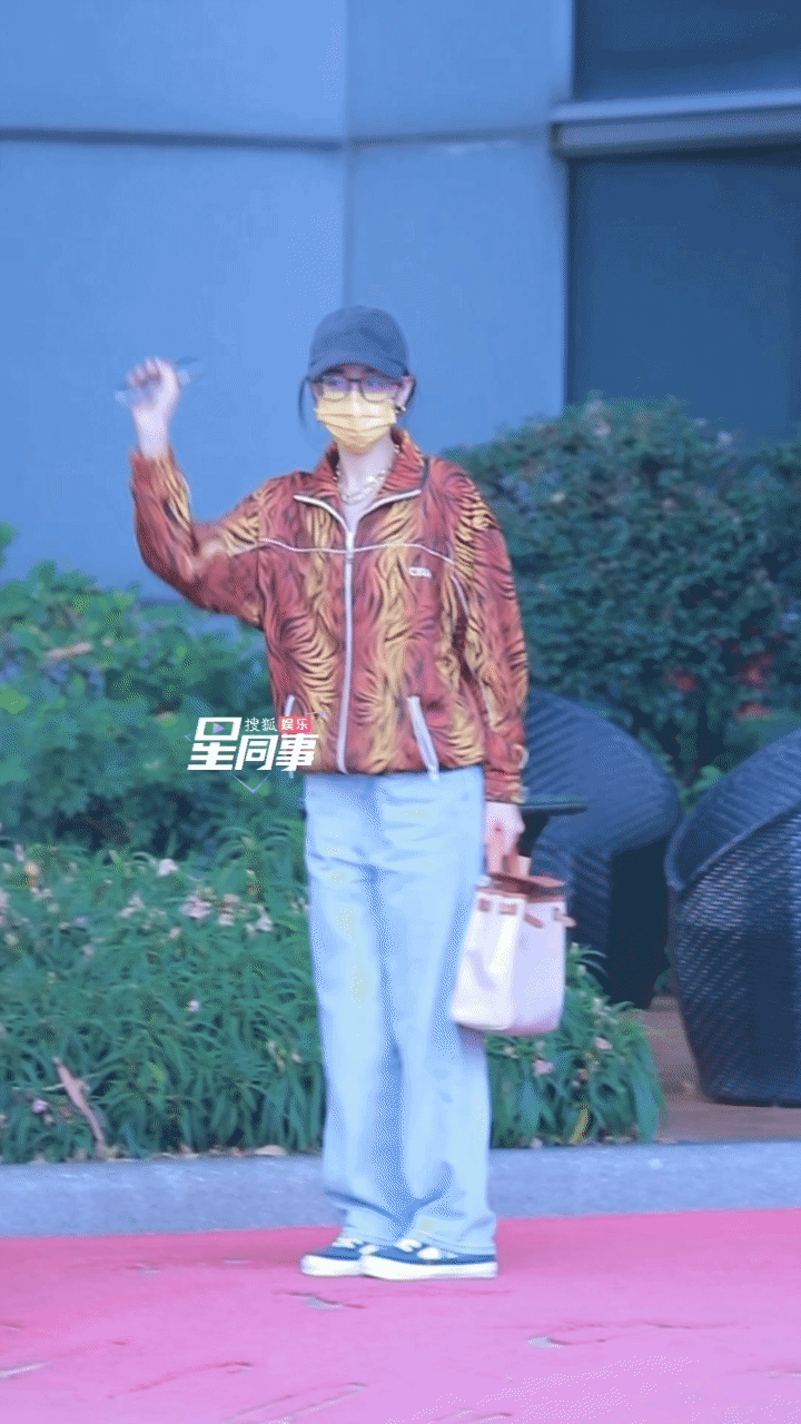Xiao Zhan Steals the Spotlight: Milan Fashion Week Airport Show