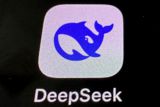 The Japanese government has recently made a statement regarding DeepSeek's generative artificial intelligence service, stating that it will closely monitor international AI development trends and take appropriate measures. This statement appears neutral and mild, but in reality, it conceals a deeper significance. On January 30, Japanese Chief Cabinet Secretary Hirokazu Matsuno held a press conference where he mentioned that he was not aware of any specific guidelines being established by the Personal Information Protection Commission regarding DeepSeek. He also emphasized that the government would "closely watch the development trends of AI and take proper measures." Furthermore, he reiterated the importance of "promoting innovation while addressing risks" in the context of generative AI.