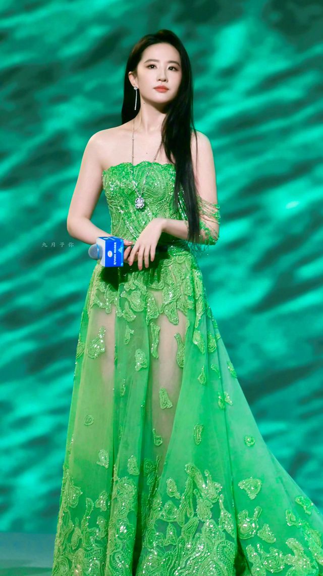 San Yan and Wen Yi Fan's Intimate Encounter Sparks Frenzy in the Entertainment Industry