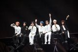 The recent concert of popular Chinese boy band TFBoys in Macau was a testament to the enduring power of music to bring people together and create a sense of joy and connection. From the moment the group took the stage, it was clear that this was going to be a night to remember for fans, who had gathered from all over to catch a glimpse of their idols.