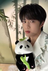 As the Lunar New Year celebrations come to a close, a peculiar trend has emerged on Chinese social media platforms. A user, "与宁一路同行", recently shared a post that has garnered significant attention, revealing that they earned a staggering 1.5w (approximately $2,200 USD) by offering a unique service - feeding cats on behalf of owners who were away during the holiday season. This lucrative endeavor has sparked a wider conversation about the value of hard work and dedication in various industries. With many people actively seeking opportunities to earn a living, the story of this cat feeder has become a symbol of the rewards that can come from diligent labor. As one netizen aptly put it, "辛勤劳动所得是应得的呀" - the fruits of one's labor are well-deserved.
