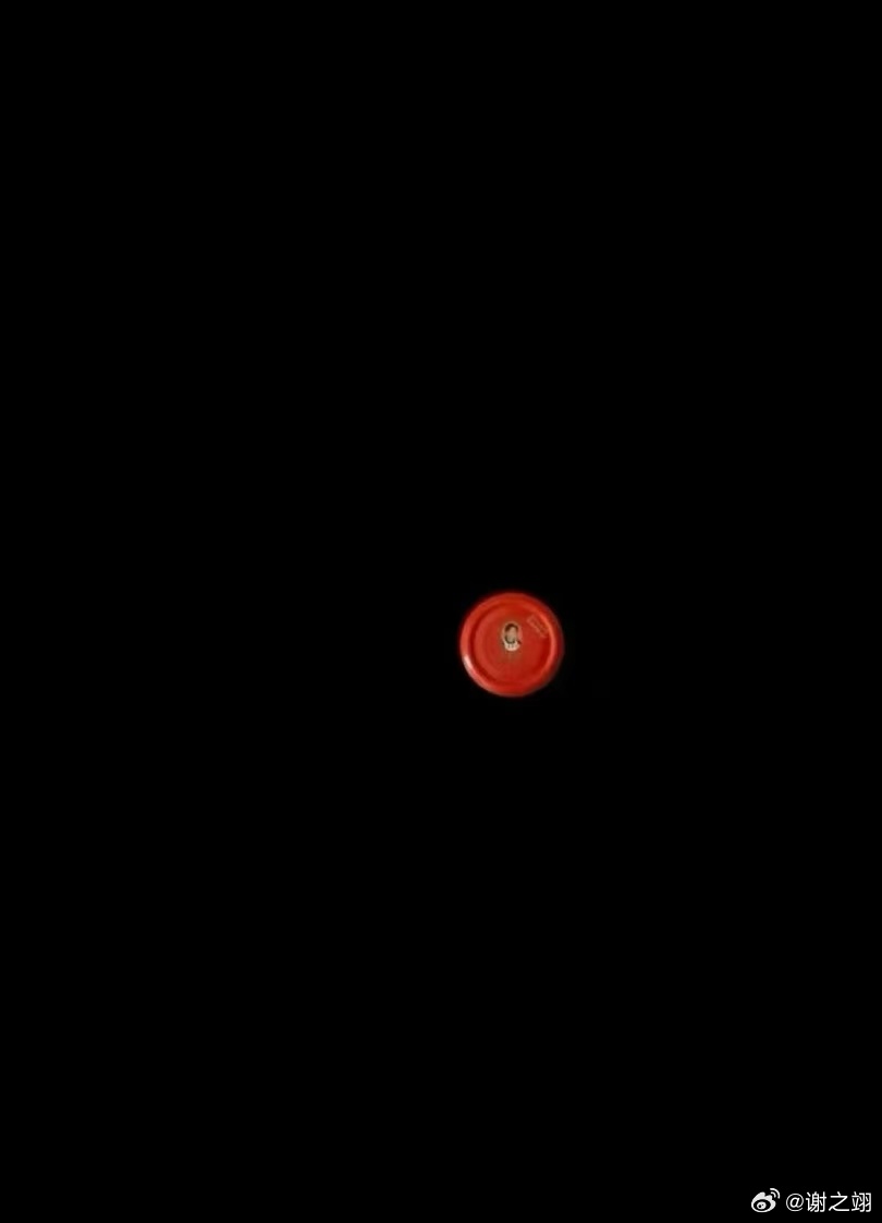 The Chinese internet has been buzzing over a quirky catch‑phrase that has quickly become a meme: “网友拍的血月太抽象了,” which roughly translates as “the blood‑moon photos taken by netizens are too abstract.” What began as a simple comment on a series of moon pictures has turned into a broader illustration of how humor, visual culture and digital slang intersect on platforms such as Weibo.