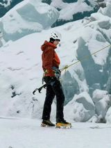 The question of how many pounds of equipment Wang Yibo has strapped to his waist has sparked curiosity among netizens. This inquiry was prompted by a recent video of Wang Yibo engaging in ice climbing in Tibet, where his waist was loaded with an impressive array of gear. Wang Yibo's fans, affectionately referring to him as "one bo," were captivated not only by his athletic prowess but also by the apparent weight and complexity of the equipment he was carrying. The hashtag "#王一博腰上这一堆得多少斤#" (How many pounds is the stuff on Wang Yibo's waist?) has been circulating online, with fans and observers alike marveling at the sheer bulk of the gear and speculating about its weight.