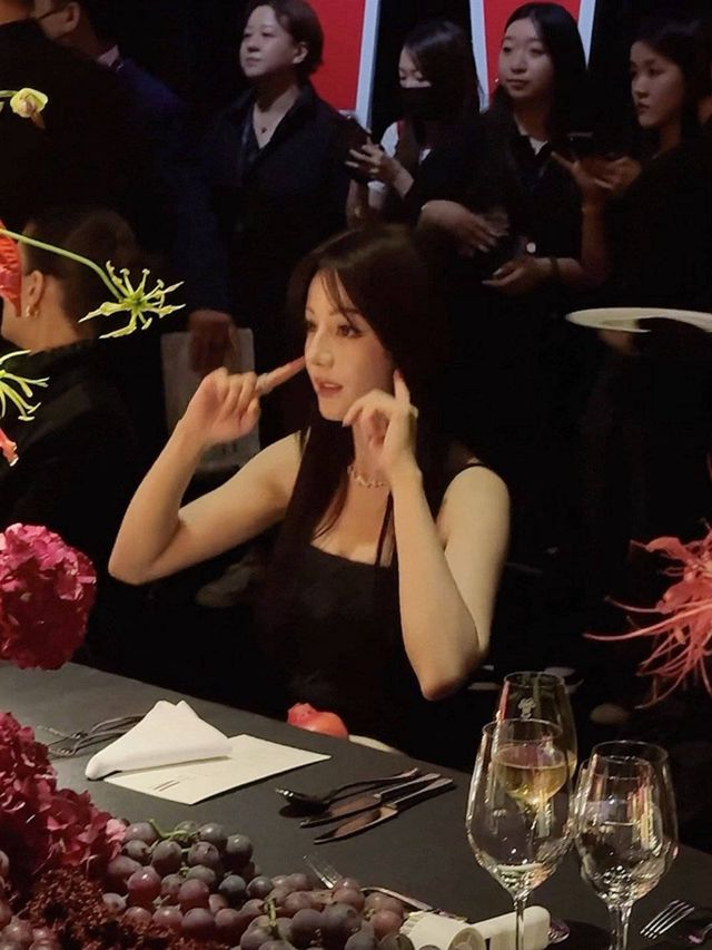 Dilraba’s Dual Red‑Carpet Looks Spark Viral Fashion Debate and Marketing Buzz in China