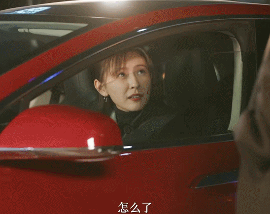 In recent days, a new internet phenomenon has taken China by storm, with the phrase "[莫要发疯我不是她]" (Don't go crazy, I'm not her) becoming a viral sensation on social media platforms. This trend, which originated on platforms such as Weibo and Douyin, involves users creating and sharing humorous texts and dialogues, often in response to being mistaken for someone else. The phrase has sparked a mix of amusement, curiosity, and debate among netizens, with some hailing it as a creative and entertaining form of self-expression, while others have expressed concerns about the potential trivialization of serious issues and the misrepresentation of individuals.