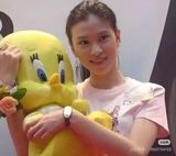 Chen Sizhi, a 42-year-old Hong Kong actress, has sparked heated discussion among netizens after announcing on her social media account that she will be selling chicken claws at a street stall. Born on May 11, 1982, in Guangzhou, Guangdong Province, Chen gained fame after participating in the 2000 Hong Kong Miss pageant and went on to act in numerous TVB drama series, earning her the nickname "TVB's designation actress." Some of her notable works include "Police Cadet," "Welcome to the House," "Searching for the Deceased," and "The Princess is Here."