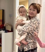 The transformation of Mai Lin before and after giving birth is a remarkable one. As a public figure, her life has been subject to scrutiny, and her journey into motherhood has been no exception. Previously, her life was marked by a carefree spirit, with a focus on her own interests and pursuits. However, with the arrival of her child, her priorities have shifted significantly. Her social media posts now frequently feature tips and advice on childcare, such as the importance of using gentle laundry detergent and washing baby clothes separately. This shift in focus is a testament to the profound impact that motherhood has had on her life.