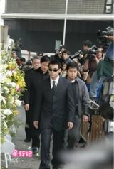 In a recent string of interviews that have set Hong Kong’s social media ablaze, veteran filmmaker Wong Jing—known in Chinese as 王晶—has opened up about the long‑forgotten breakup of two of the city’s most iconic entertainers: pop diva Anita Mui and actor‑martial‑artist Vincent Zhao. The revelations, first aired on a televised talk show and quickly amplified across Weibo’s hot‑search list, have sparked a wave of nostalgia, debate and, for some, a fresh wave of criticism toward the director himself.