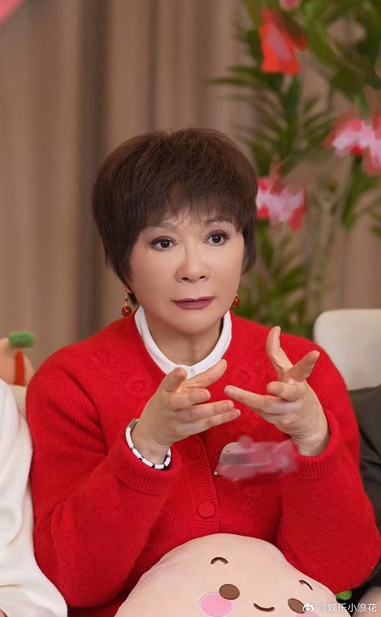 Song Yaxuan's Flashlight Fiasco: How a Celebrity Turned Embarrassment into Endearment
