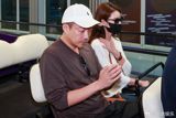 The recent passing of Taiwanese actress Xu Xiyuan, also known as Da S, sent shockwaves through the entertainment industry, leaving behind a trail of grief and controversy. As the news of her death spread, the public's attention turned to her ex-husband, Wang Xiaofei, and his current wife, Mandy. Netizens had mixed opinions about Mandy, with some accusing her of being a homewrecker who ruined Wang Xiaofei's marriage to Xu Xiyuan. However, Mandy denied these allegations, stating that she had not interfered with their marriage and that she and Wang Xiaofei had been in a romantic relationship and eventually got married.