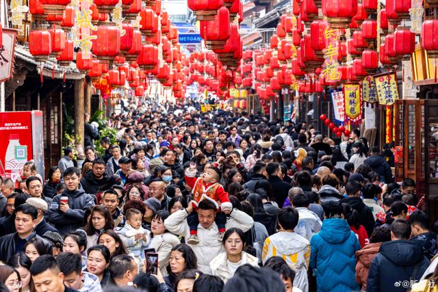 Sea of People: China's Spring Festival Crowds Reach Fever Pitch